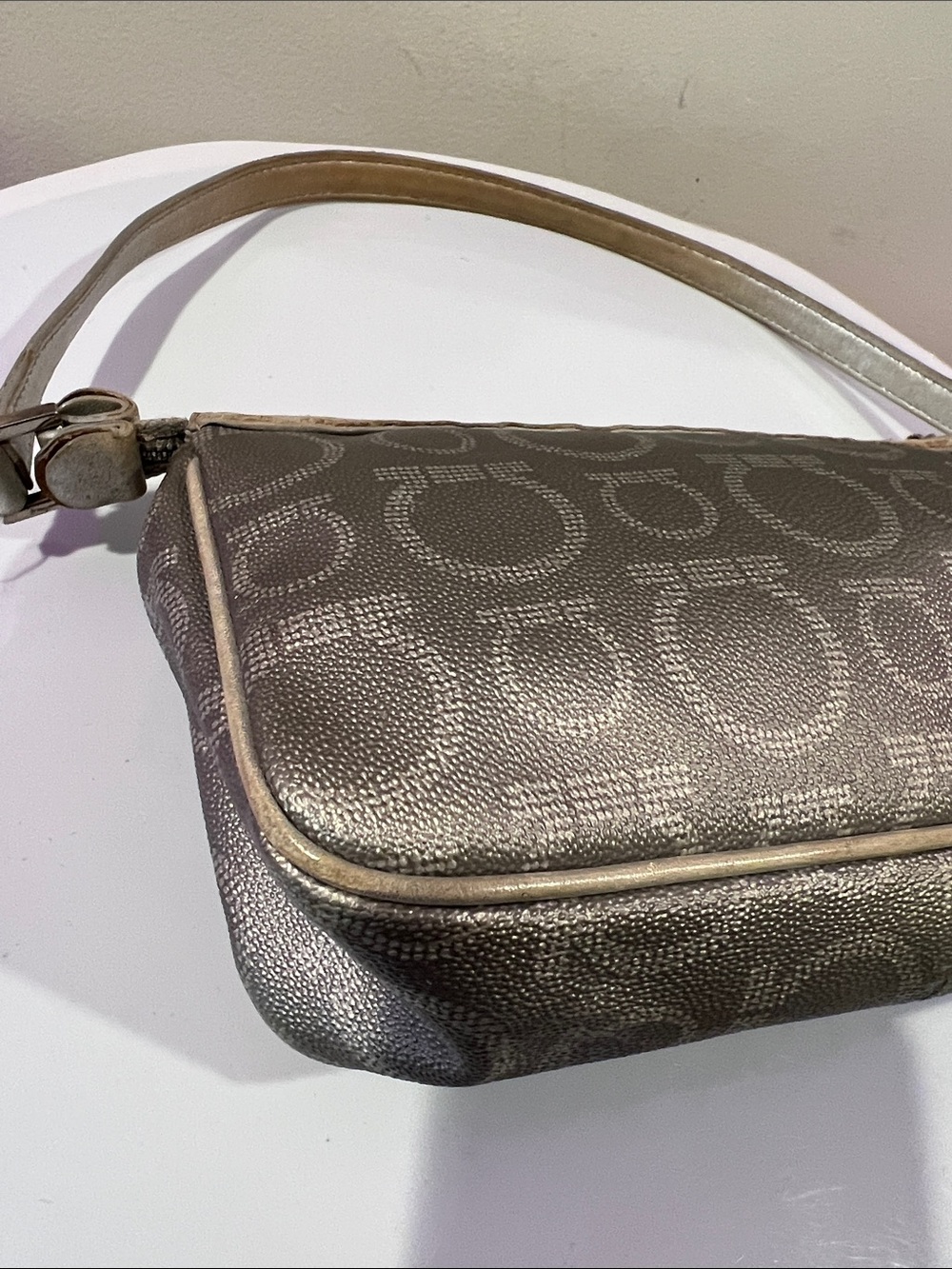 Salvatore Ferragamo Metallic Silver Gancini Shoulder Bag - Picture 15 of 16